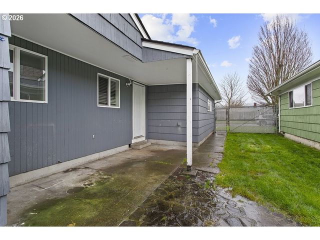 3025 MAPLE St, Longview, WA 98632
