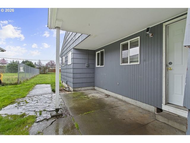 3025 MAPLE St, Longview, WA 98632