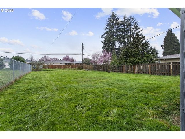 3025 MAPLE St, Longview, WA 98632
