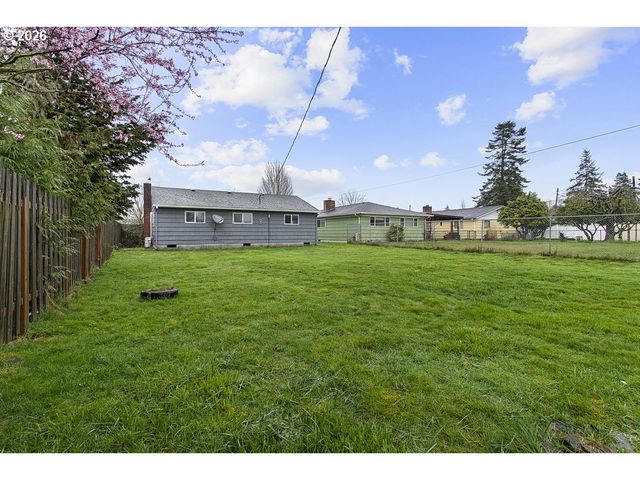 3025 MAPLE St, Longview, WA 98632