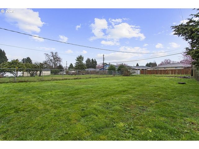 3025 MAPLE St, Longview, WA 98632