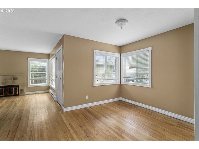 3025 MAPLE St, Longview, WA 98632