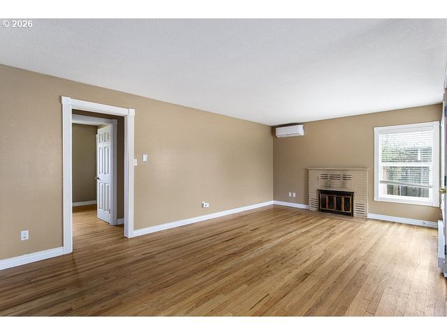 3025 MAPLE St, Longview, WA 98632