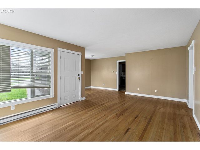 3025 MAPLE St, Longview, WA 98632