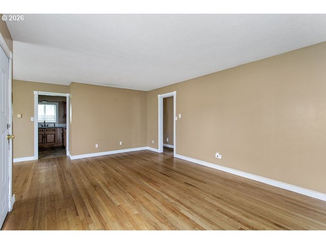 3025 MAPLE St, Longview, WA 98632