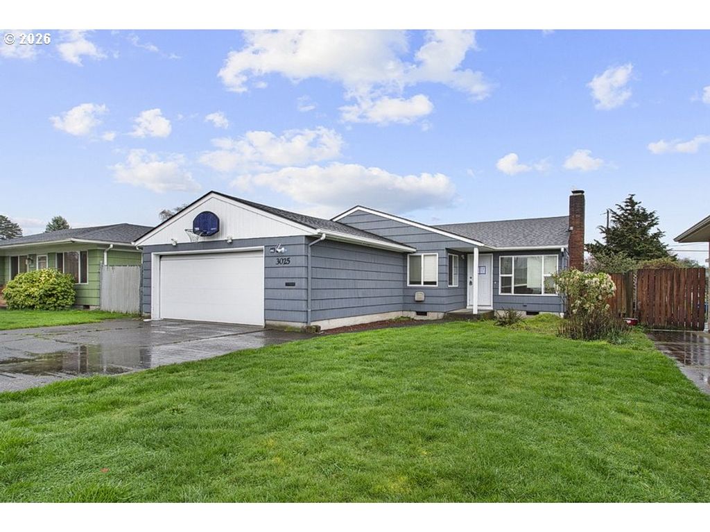 3025 MAPLE St, Longview, WA 98632