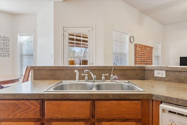 400 Wildcat Drive, Lacy Lakeview, TX 76705