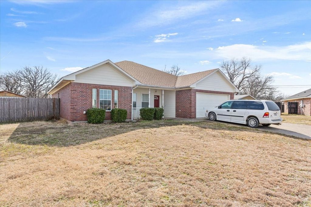 400 Wildcat Drive, Lacy Lakeview, TX 76705
