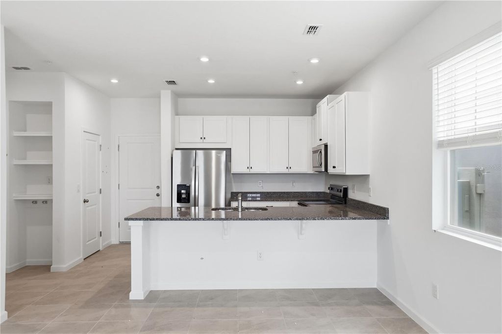 Image 5 of property listing at 10023 GAZEBO ALLEY, Orlando, FL 32832