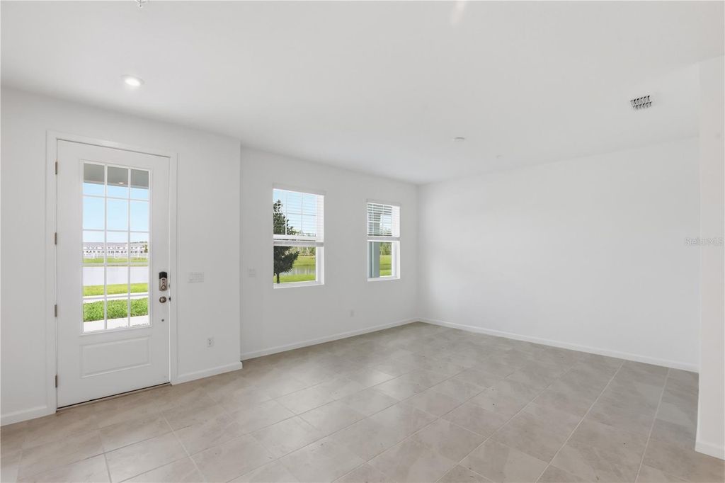 Image 6 of property listing at 10023 GAZEBO ALLEY, Orlando, FL 32832