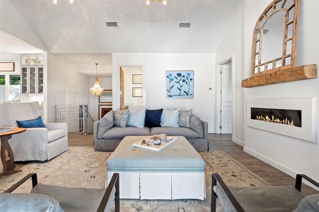 2449 Crosswind DR, Lakeway, TX 78669