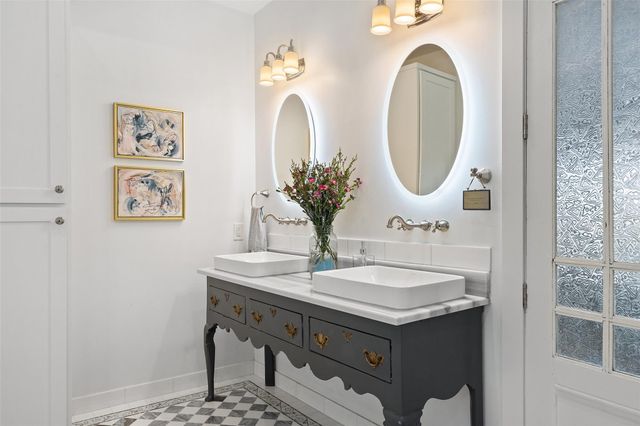 2449 Crosswind DR, Lakeway, TX 78669