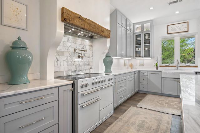 2449 Crosswind DR, Lakeway, TX 78669