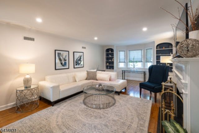 200 Wychwood Rd, Westfield Town, NJ 07090