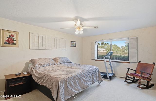 1222 N Paseo Del Cervato, Green Valley, AZ 85614