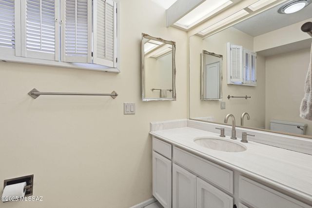 1222 N Paseo Del Cervato, Green Valley, AZ 85614