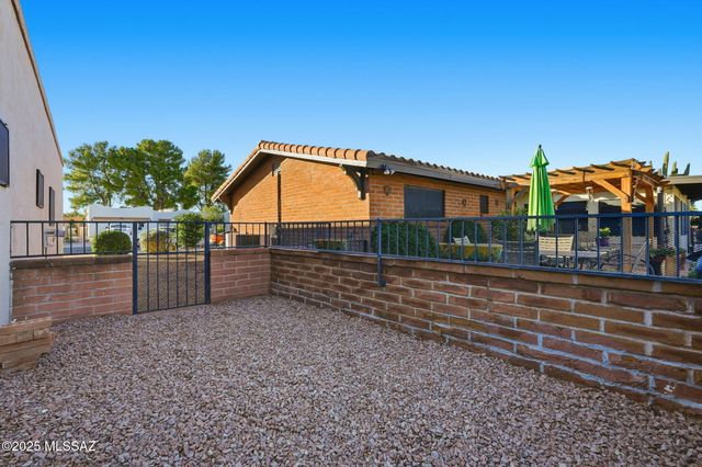 1222 N Paseo Del Cervato, Green Valley, AZ 85614