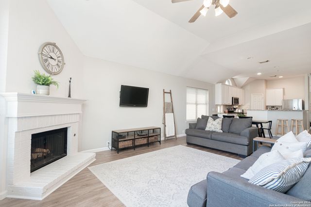 933 Forest Ridge, Schertz, TX 78154