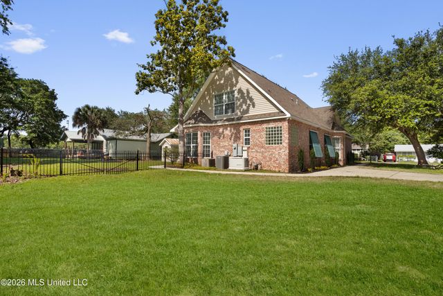 501 General Pershing Avenue, Ocean Springs, MS 39564