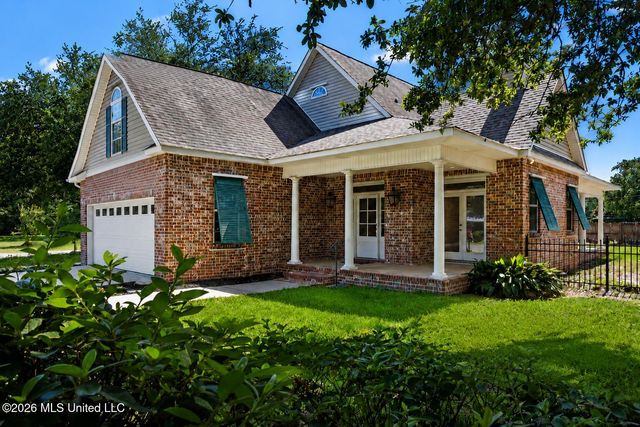 501 General Pershing Avenue, Ocean Springs, MS 39564