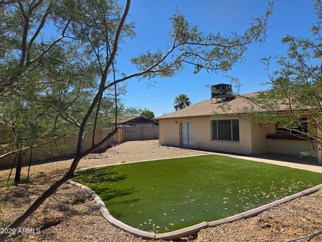 3746 W SURREY Avenue, Phoenix, AZ 85029