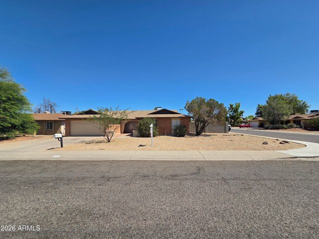 3746 W SURREY Avenue, Phoenix, AZ 85029