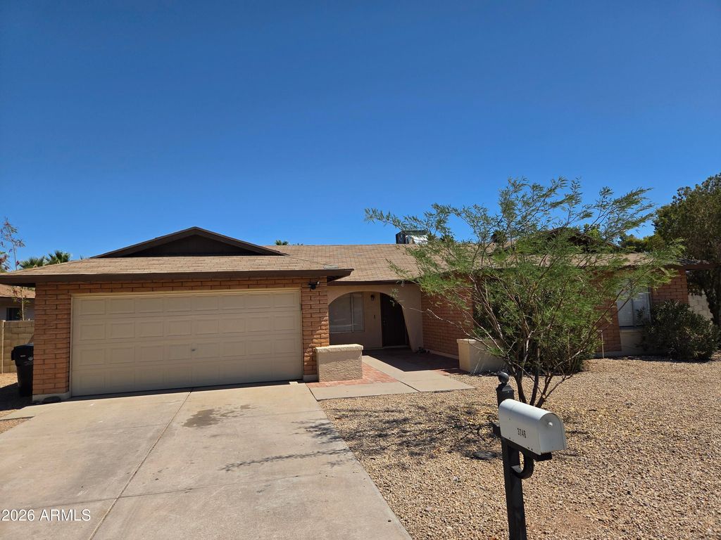 3746 W SURREY Avenue, Phoenix, AZ 85029