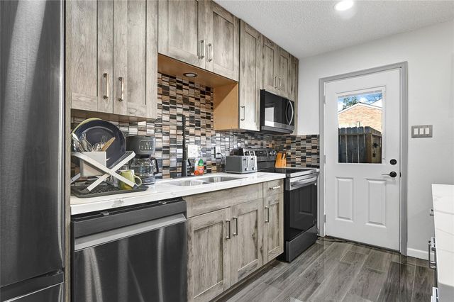 7911 Kendalia Drive, Houston, TX 77036