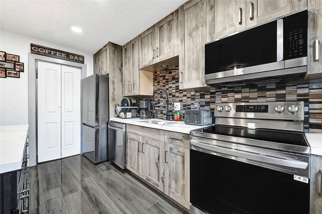 7911 Kendalia Drive, Houston, TX 77036