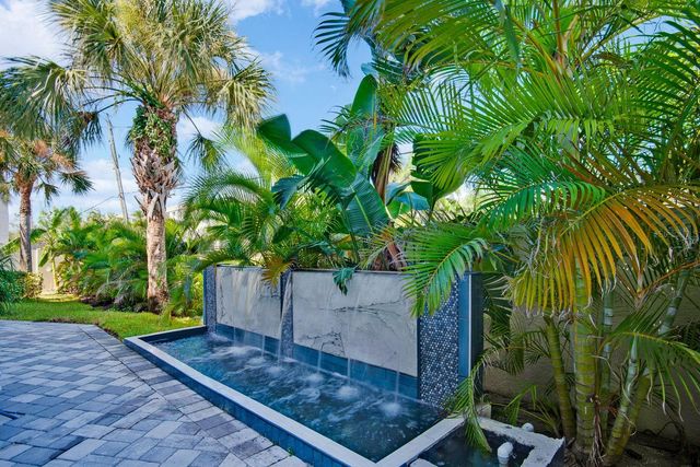 6900 BOCHI CIRCLE, Sarasota, FL 34242