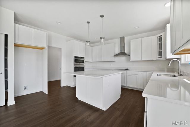12232 Louiselle Park Drive, Maryland Heights, MO 63043
