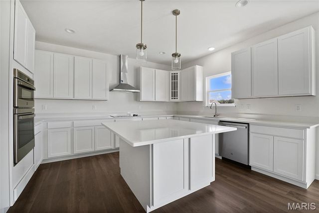 12232 Louiselle Park Drive, Maryland Heights, MO 63043