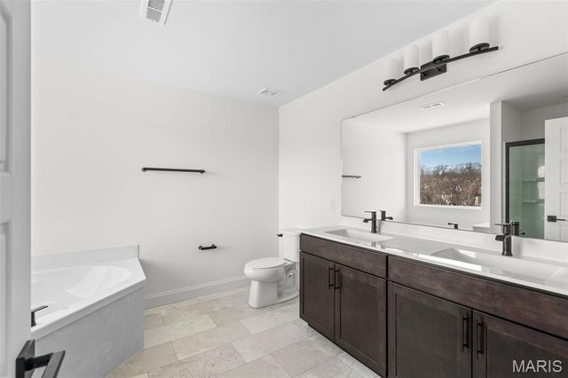 12232 Louiselle Park Drive, Maryland Heights, MO 63043