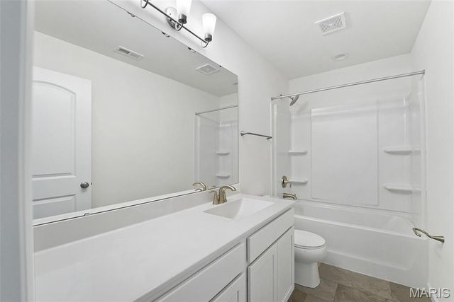 12232 Louiselle Park Drive, Maryland Heights, MO 63043