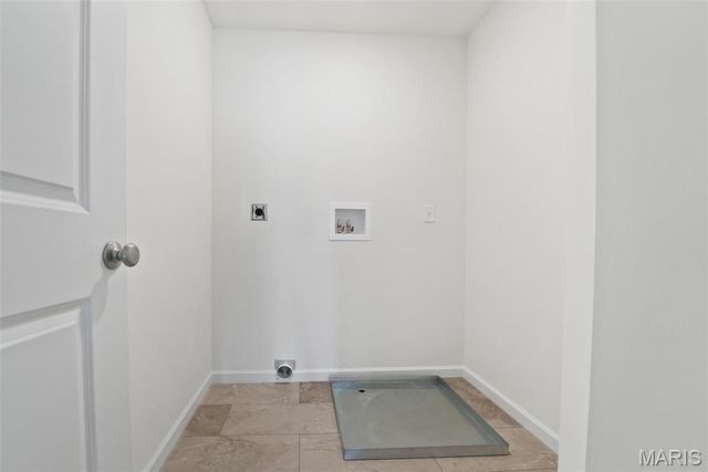 12232 Louiselle Park Drive, Maryland Heights, MO 63043