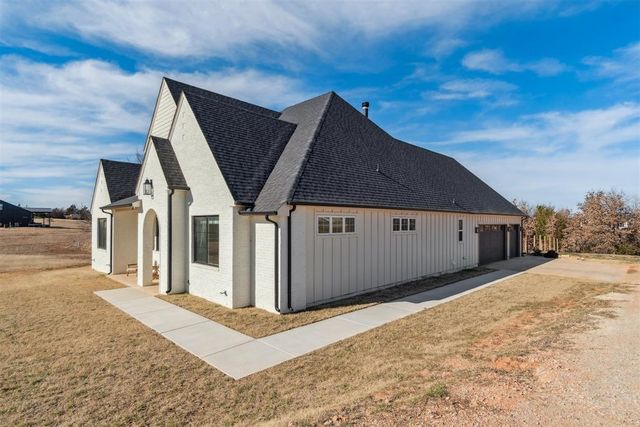 4400 W Forrest Hills Road, Guthrie, OK 73044