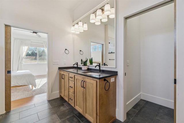 4400 W Forrest Hills Road, Guthrie, OK 73044