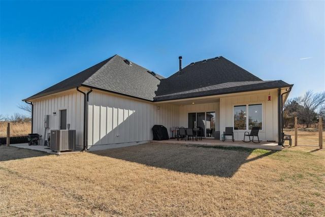 4400 W Forrest Hills Road, Guthrie, OK 73044