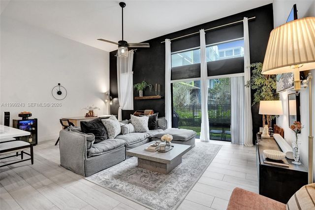 4373 NW 9th St, Plantation, FL 33317