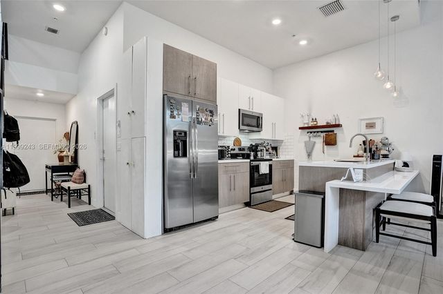 4373 NW 9th St, Plantation, FL 33317