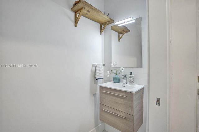 4373 NW 9th St, Plantation, FL 33317