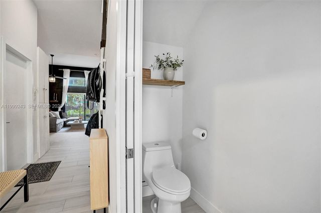 4373 NW 9th St, Plantation, FL 33317