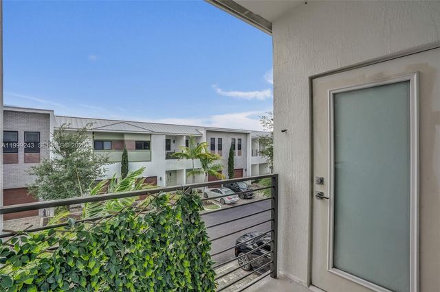 4373 NW 9th St, Plantation, FL 33317