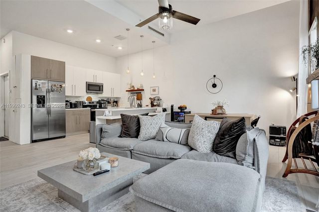 4373 NW 9th St, Plantation, FL 33317