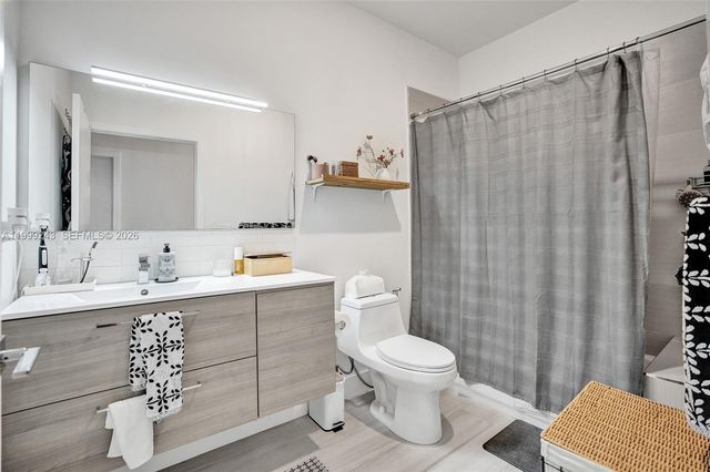 4373 NW 9th St, Plantation, FL 33317