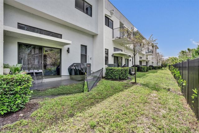 4373 NW 9th St, Plantation, FL 33317