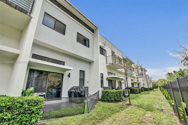 4373 NW 9th St, Plantation, FL 33317