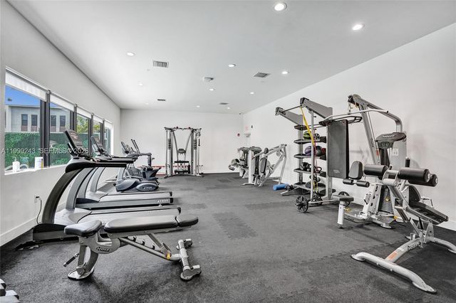 4373 NW 9th St, Plantation, FL 33317