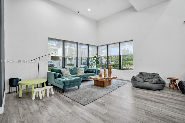 4373 NW 9th St, Plantation, FL 33317