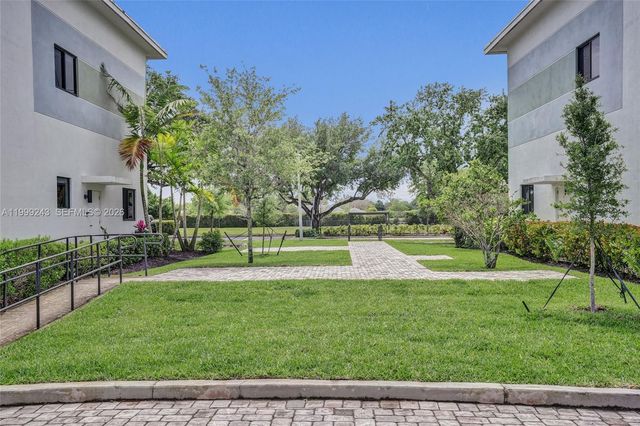4373 NW 9th St, Plantation, FL 33317